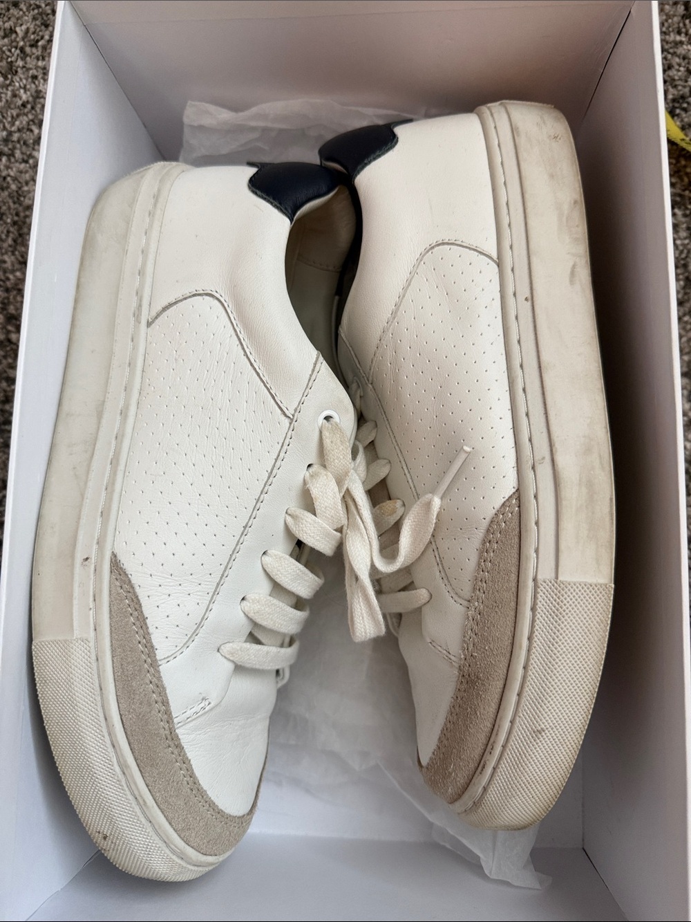 Reiss Classic White Leather Low-Top Sneakers with grey Suede Accents